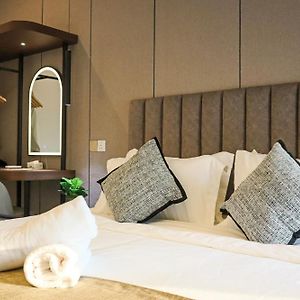 One-Bedroom Deluxe Apartment
